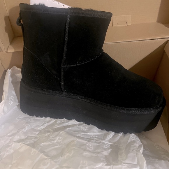 Platform mini Ugg boot size 7 NWT